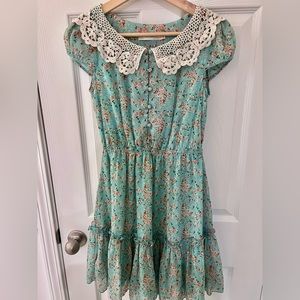 Women/Junior light green dress with flower pattern